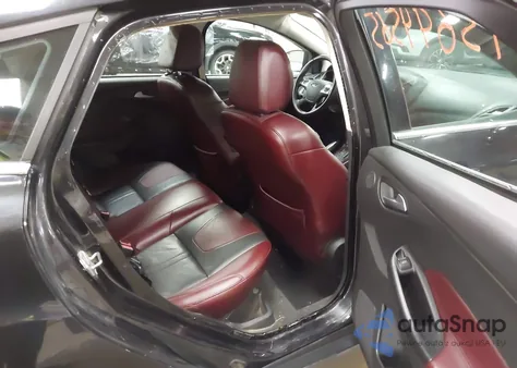 2013 Ford Focus Titanium z USA, uszkodzony, nr VIN 1FADP3N27DL128738